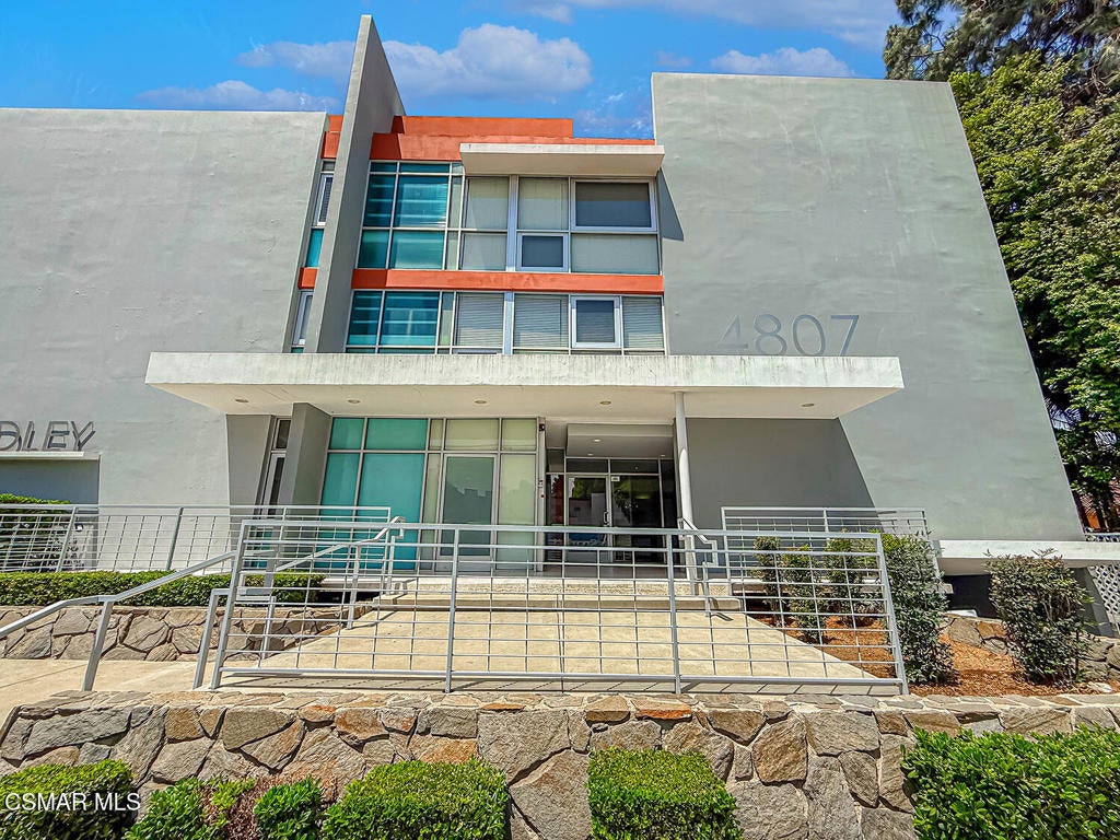 4807 Woodley Avenue 207