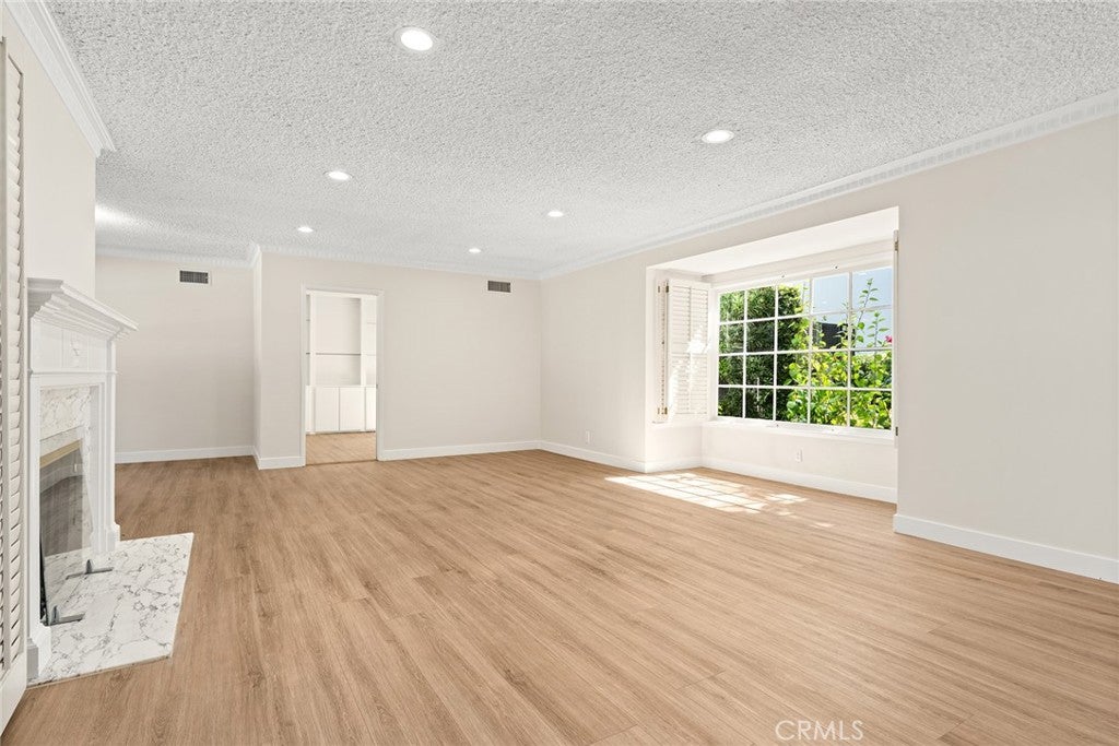 681 S Orange Grove 3