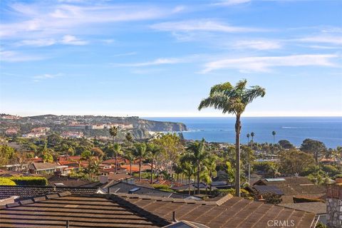 2 N Vista De La Luna Laguna Beach CA 92651