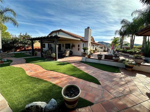 23856 Outrigger Canyon Lake CA 92587