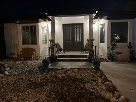 Photo of 15147 Otsego Street, Sherman Oaks, CA 91403 (MLS # 26659487)