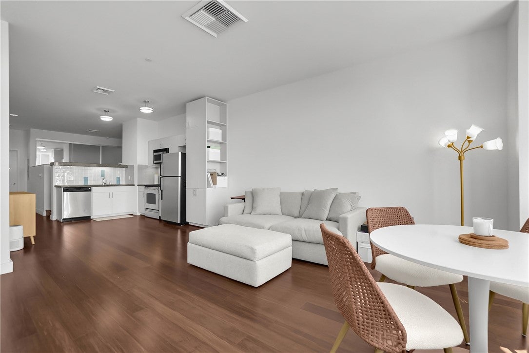 Properties 3 3810 Wilshire Boulevard 1009