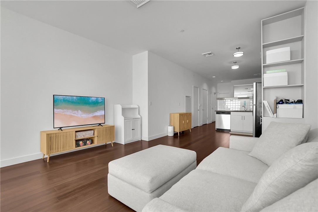 Properties 4 3810 Wilshire Boulevard 1009