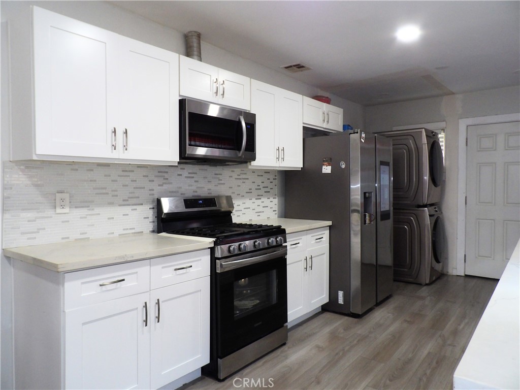 1537 W 60th