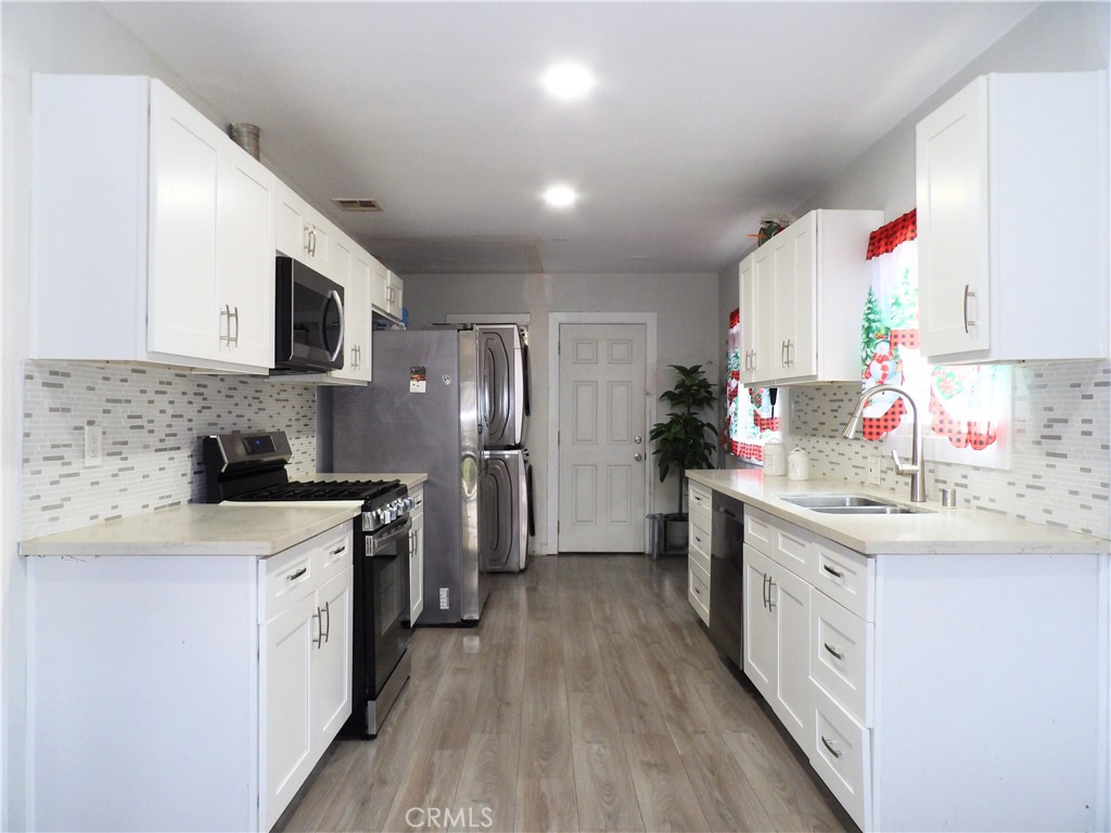 1537 W 60th