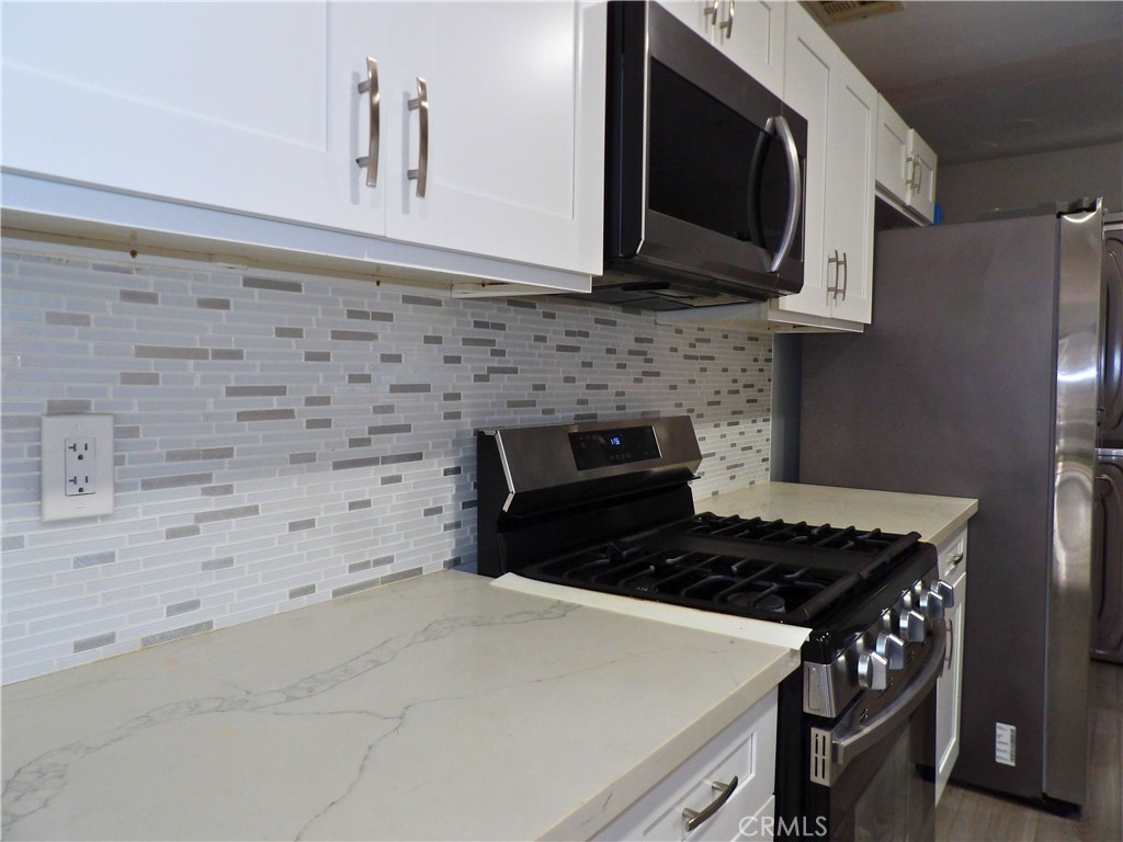 1537 W 60th