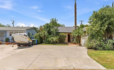 Photo of 6233 Zelzah Ave, Encino, CA 91316 (MLS # WS26087763)