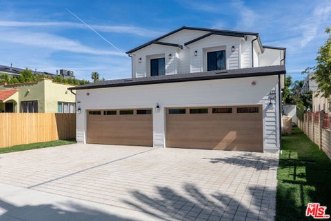 Photo of 822 N Orange Grove Avenue, Los Angeles, CA 90046 (MLS # 26993957)