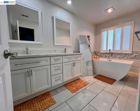 Photo of 5371 San Simeon Pl, Castro Valley, CA 94552 (MLS # 41147013)