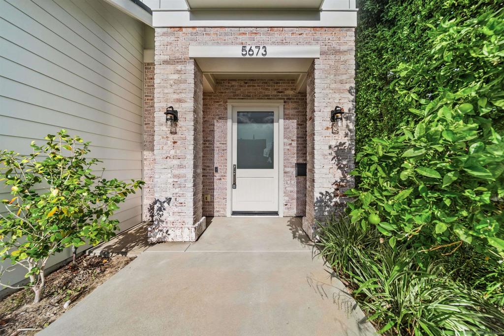 5673 Linda Rosa Ave