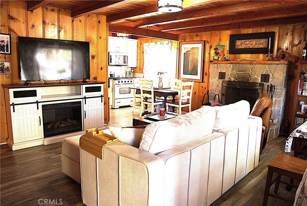 1671 Twin Lakes