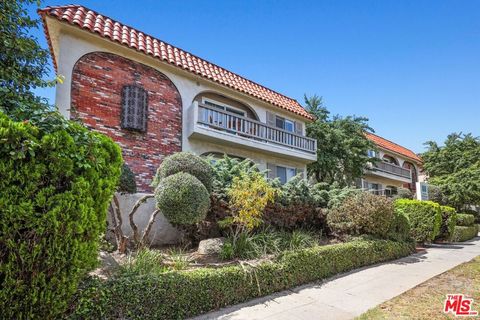 Photo of 12033 Goshen Avenue #8, Los Angeles, CA 90049 (MLS # 25556559)