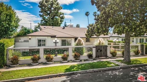 Photo of 19120 Hartland Street, Reseda, CA 91335 (MLS # 26661813)