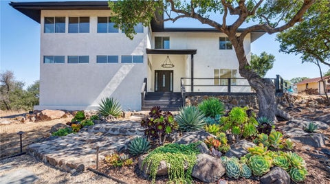 Photo of 43500 Camino De Las Brisas, Murrieta, CA 92562 (MLS # SW26215558)