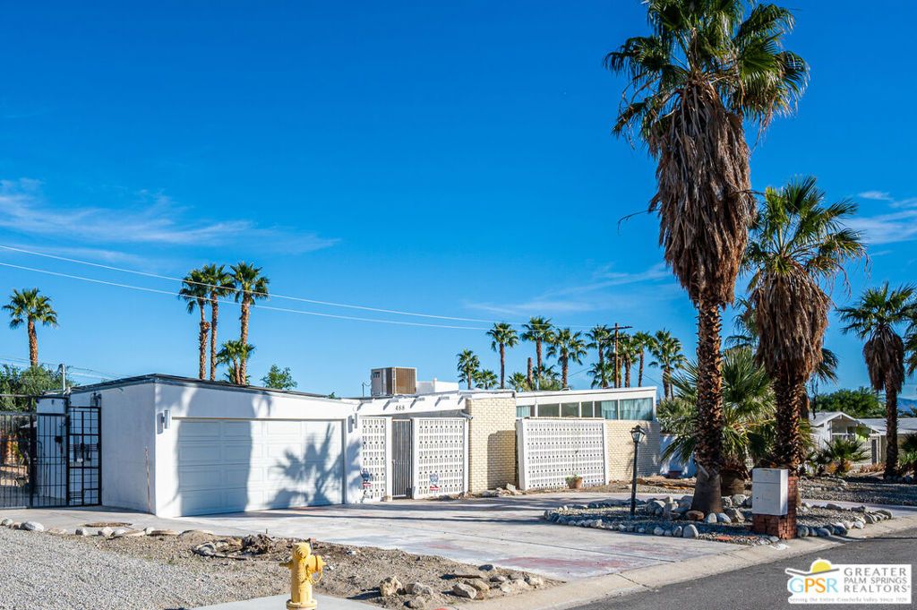 Photo of 488 E Laurel Circle, Palm Springs, CA 92262 (MLS # 26638795PS)