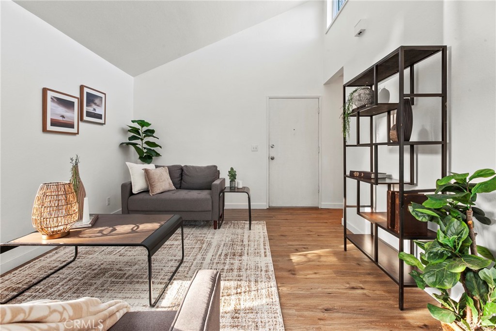 2892 Los Feliz Court 37