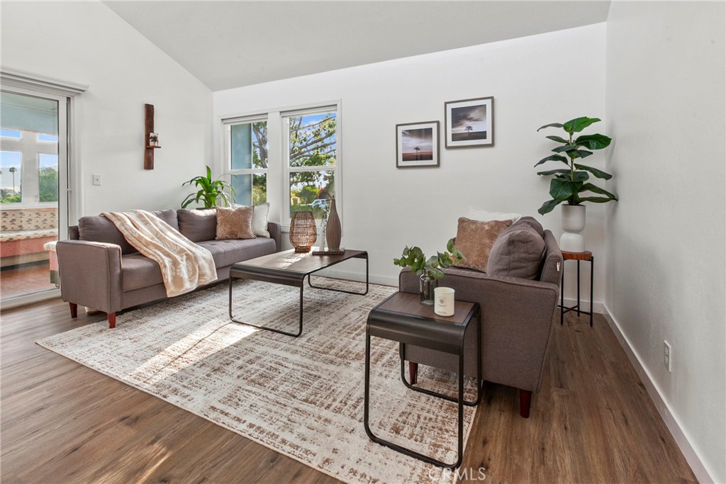 2892 Los Feliz Court 37