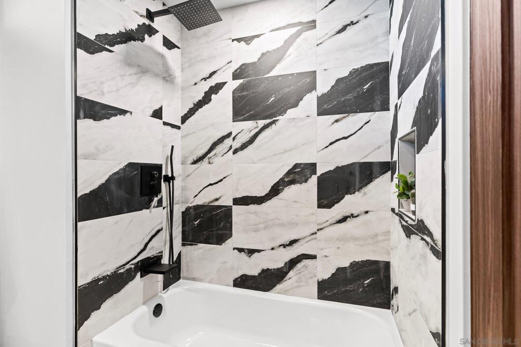 Del Mar - Residential