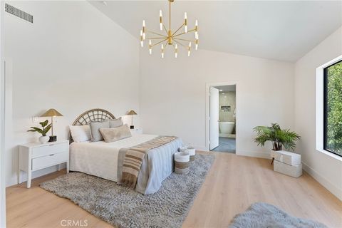 Tiny photo for 543 E Mariposa Dr, Redlands, CA 92373 (MLS # OC26049499)