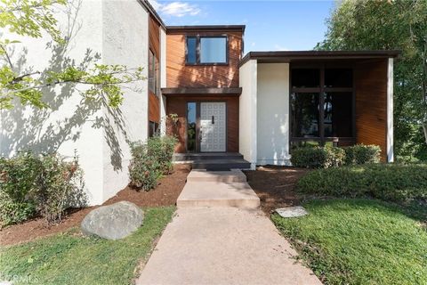 Tiny photo for 543 E Mariposa Dr, Redlands, CA 92373 (MLS # OC26049499)