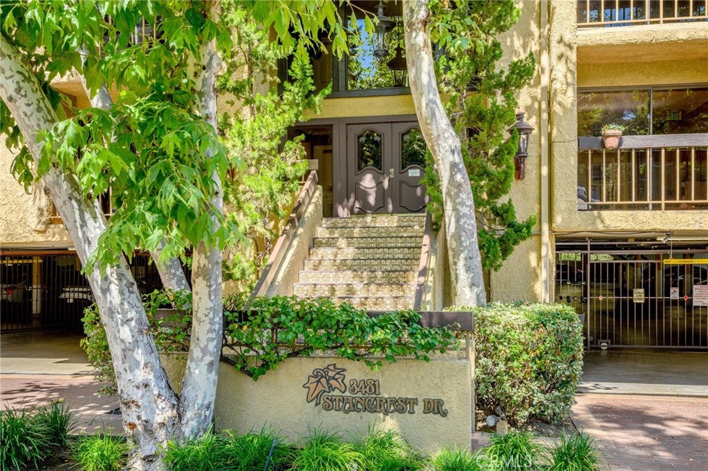 3481 Stancrest Drive 206, Glendale CA 91208