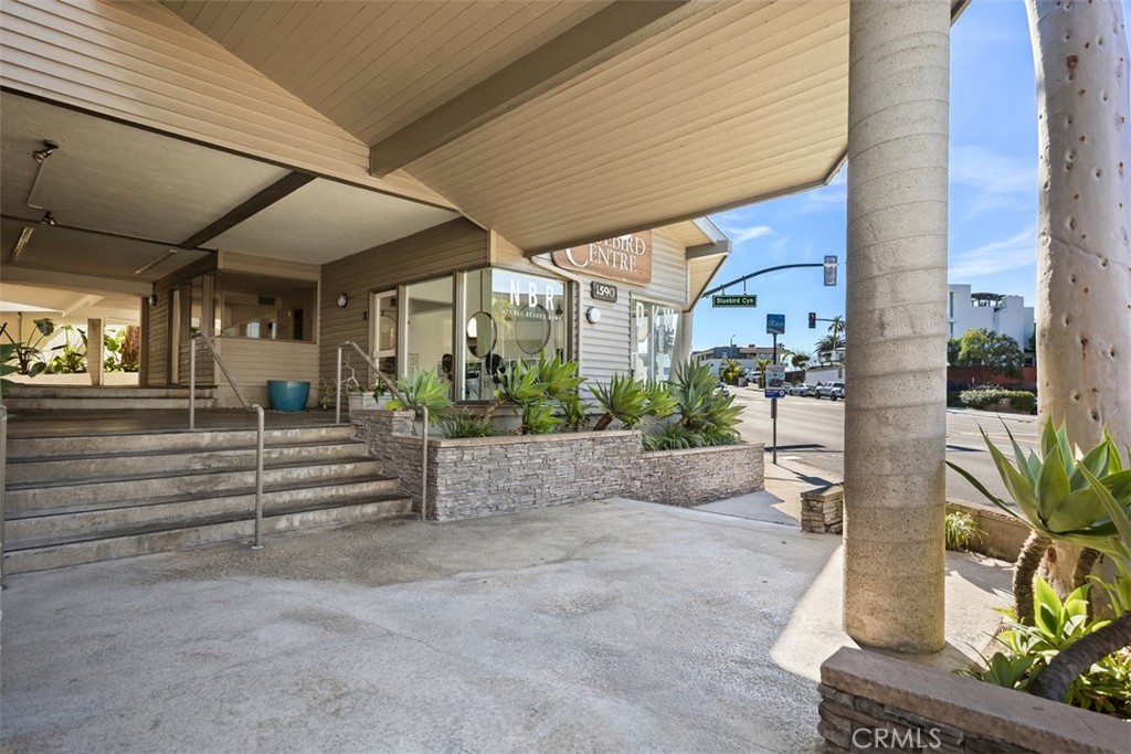 1590 South Coast Hwy 101, 102