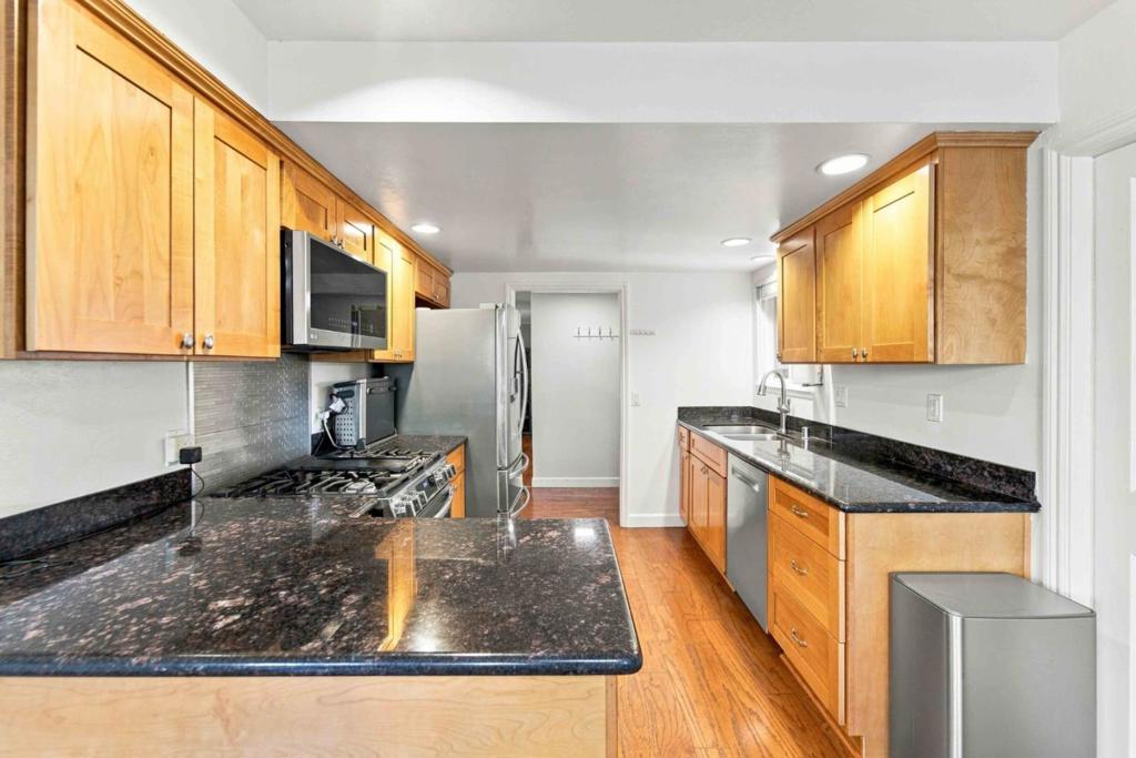 623 Seneca Court