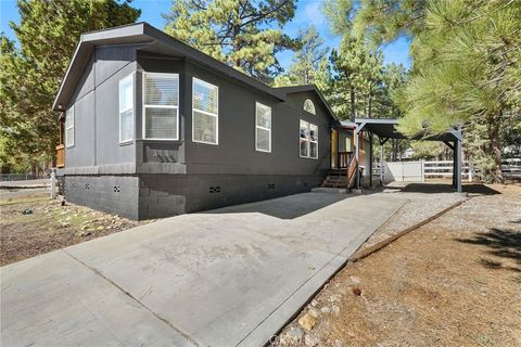Photo of 313 Brewer Way, Big Bear City, CA 92314 (MLS # SR25088965)
