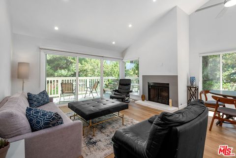 Photo of 105 Conifer Circle, Oak Park, CA 91377 (MLS # 26634097)