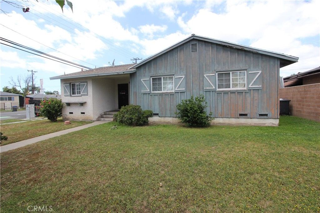 Photo of 538 Wood St, Santa Ana, CA 92703 (MLS # DW26080650)