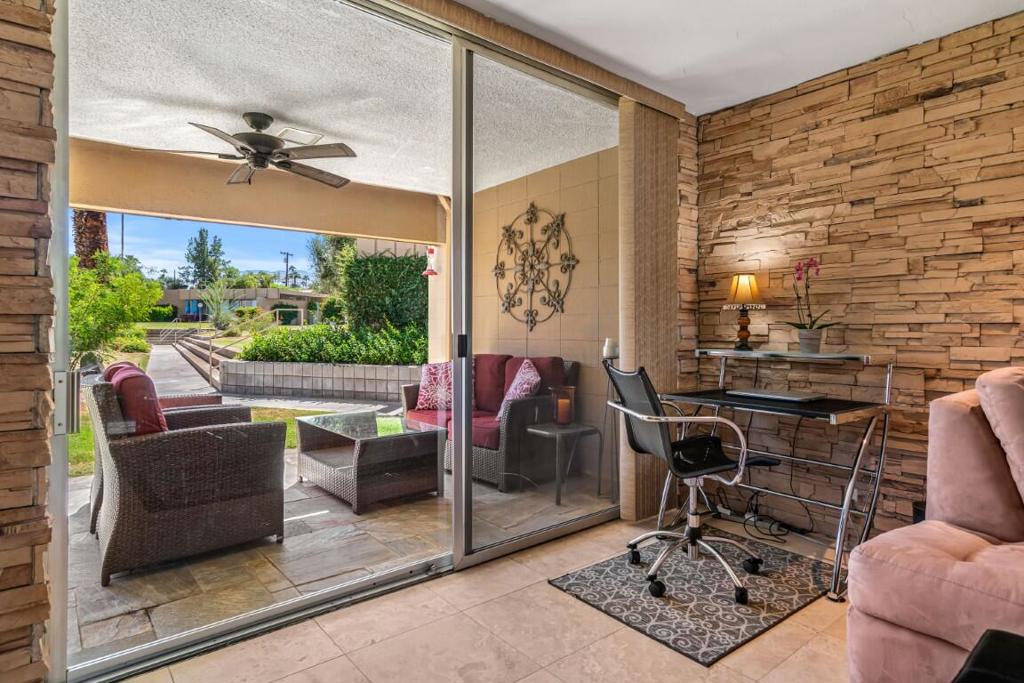 Sandpiper Palm Deser - Residential