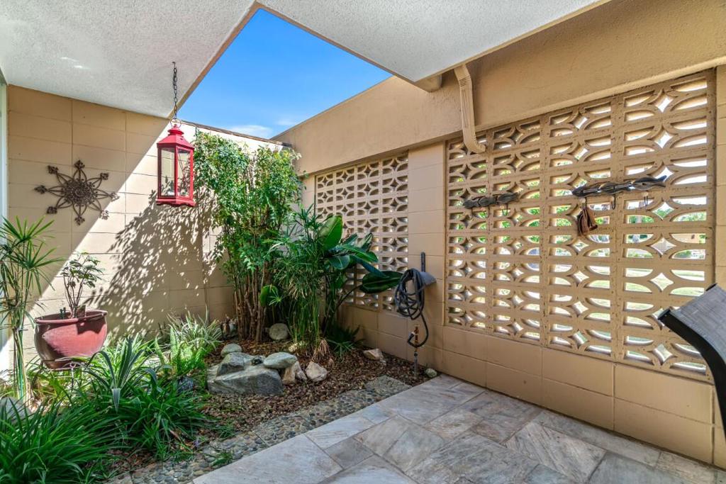 Sandpiper Palm Deser - Residential