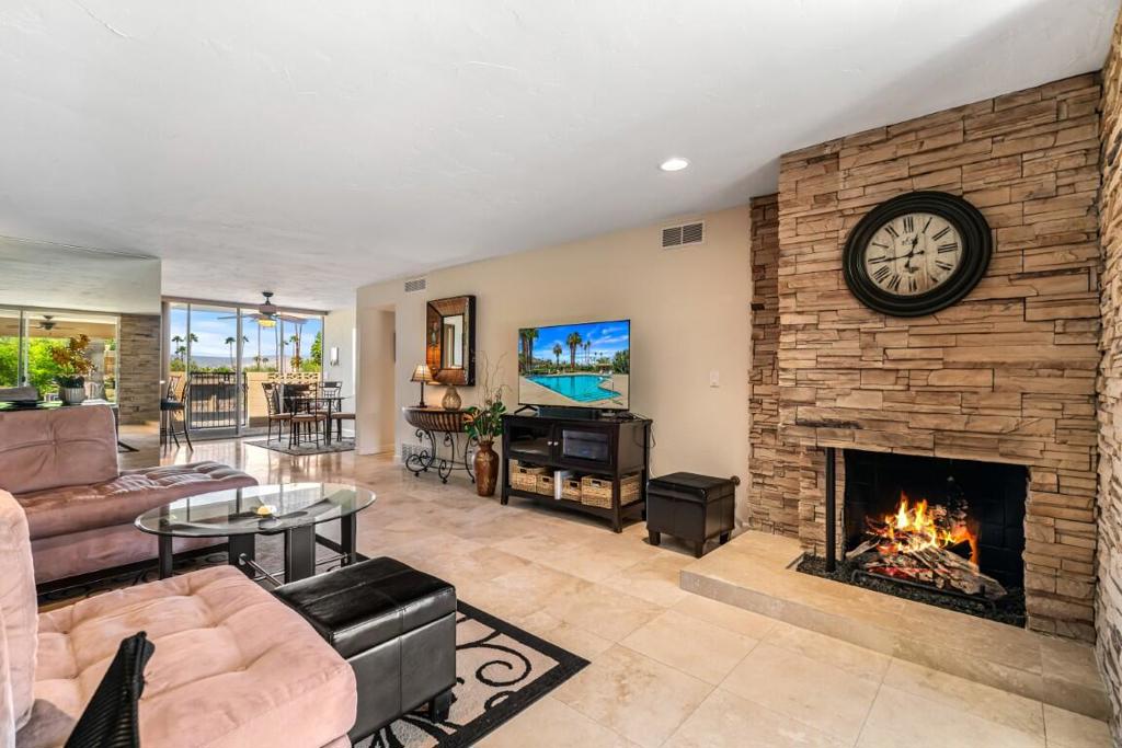 Sandpiper Palm Deser - Residential