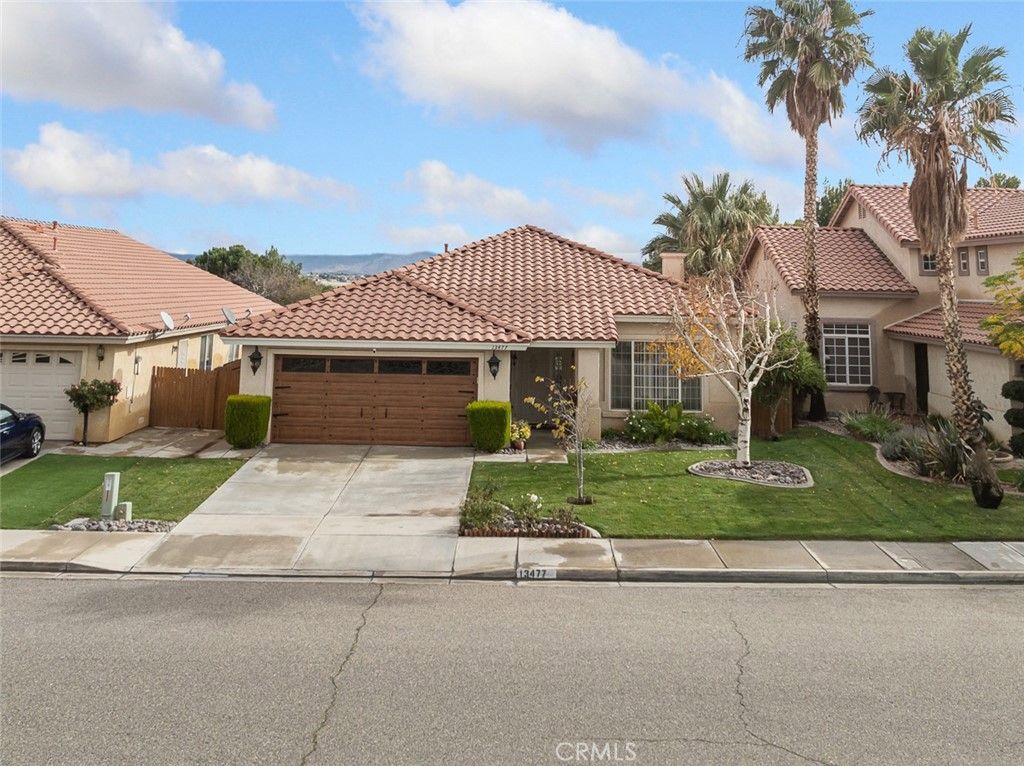Photo of 13477 Lakeside Dr, Victorville, CA 92395 (MLS # HD25265483)