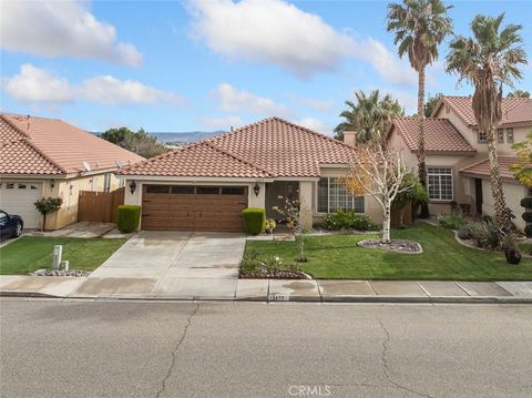 Photo of 13477 Lakeside Dr, Victorville, CA 92395 (MLS # HD25265483)