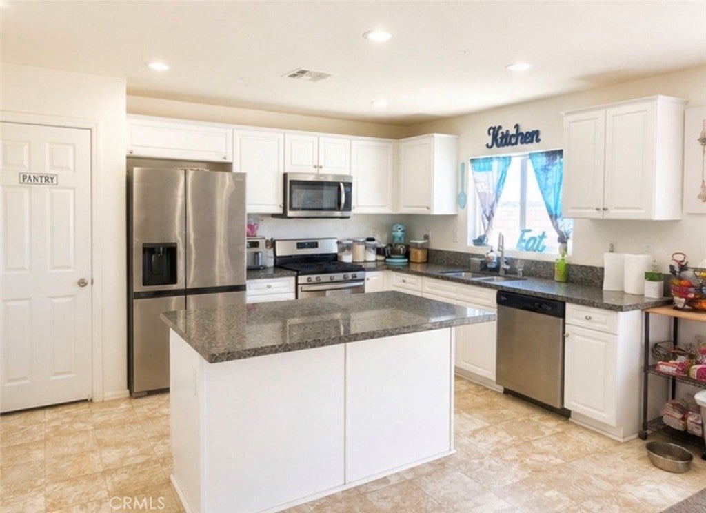 13787 Emery