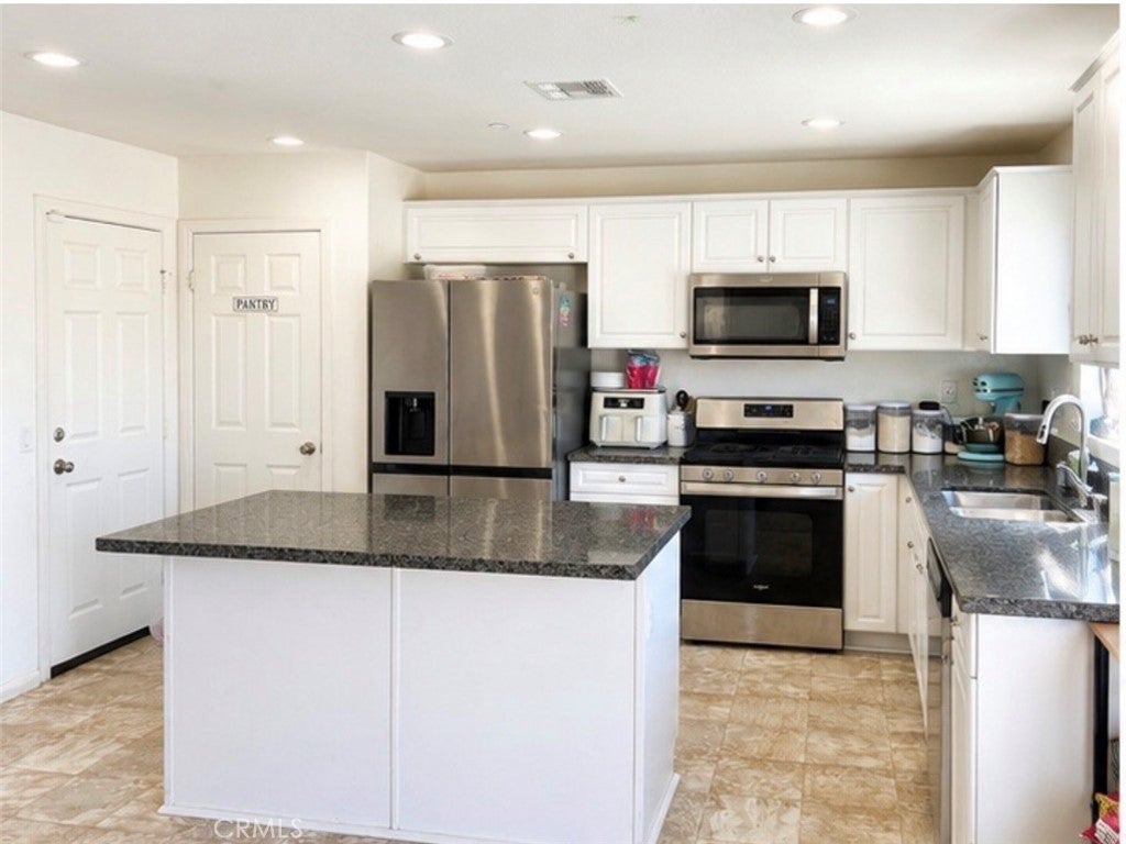 13787 Emery
