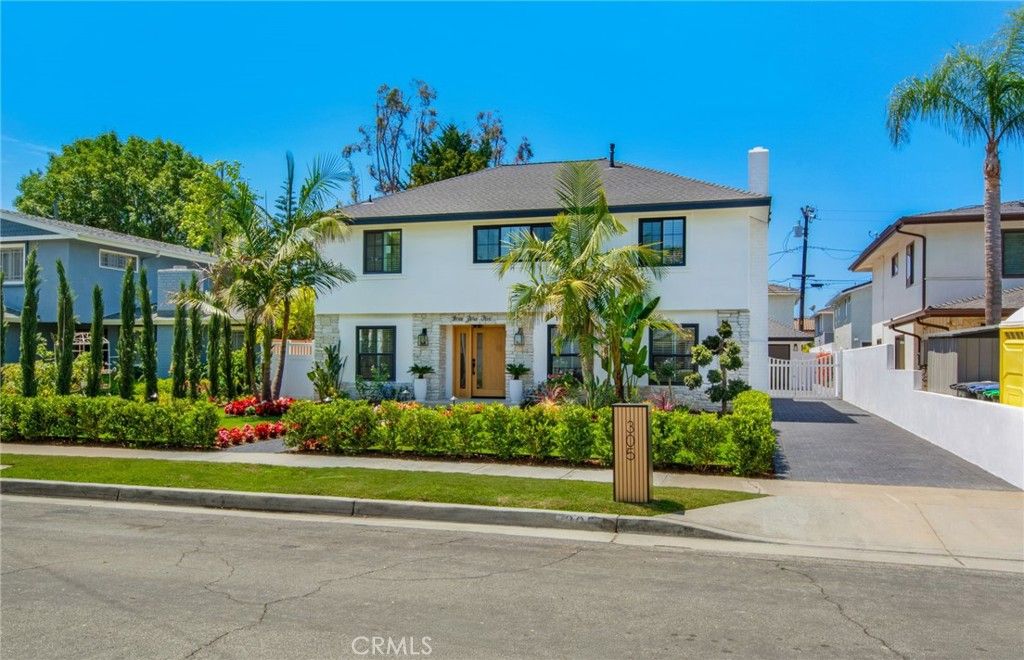 Photo of 305 Robinhood Ln, Costa Mesa, CA 92627 (MLS # OC26099696)