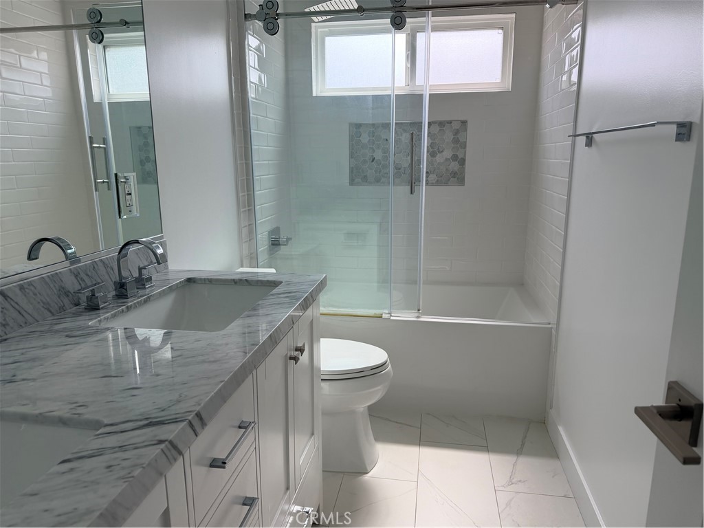 4212 W 178th