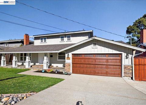 Photo of 11495 Silvergate Dr Dr, Dublin, CA 94568 (MLS # 41126877)