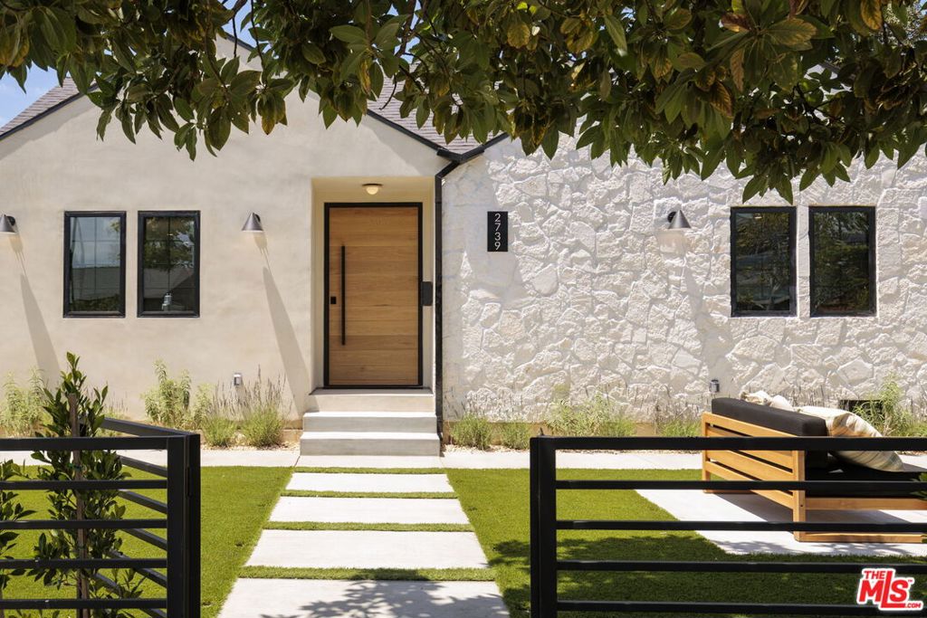 2739 Midvale Avenue, Los Angeles CA 90064