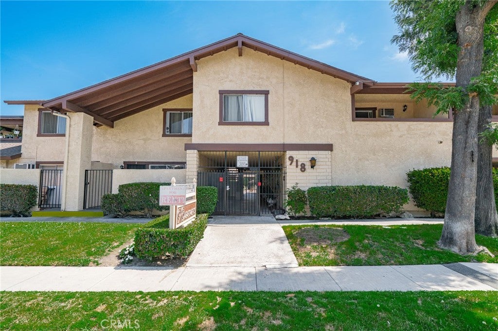 918 W Romneya Drive