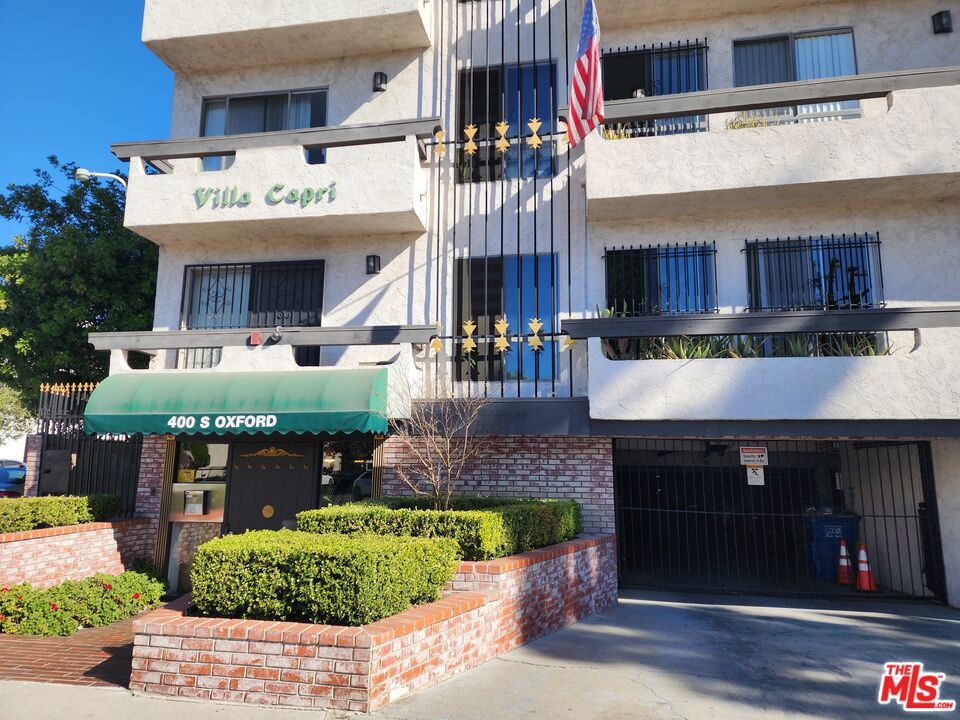 Welcome to 400 S. Oxford a well-maintained apartment located in the vibrant heart of Koreatown! This spacious and open 1 bedroom, 1 bathroom unit offers an abundance of natural light, creating a bright and inviting atmosphere throughout. Enjoy your morning coffee or evening breeze from your private balcony. The unit features a comfortable layout with plenty of room to relax or entertain. The building is clean, quiet, and professionally managed, making it a great place to call home. Features Include 1 Bedroom / 1 Bathroom. Open and airy floor plan. Lots of natural light. Private balcony. Well-kept apartment and building Owner pays for water, sewer, and trash. Located in the center of Koreatown, just steps from some of LA's best restaurants, cafes, and shops. Easy access to public transportation, major freeways, and Downtown LA. Don't miss this opportunity to live in one of LA's most dynamic and walkable neighborhoods!