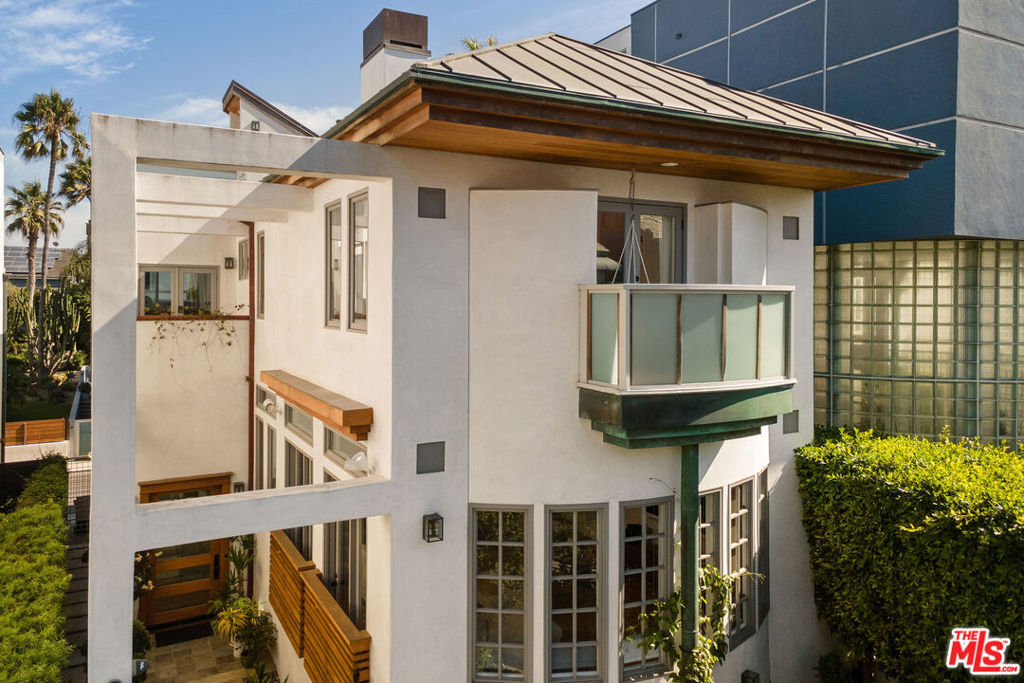 128 Roma Court