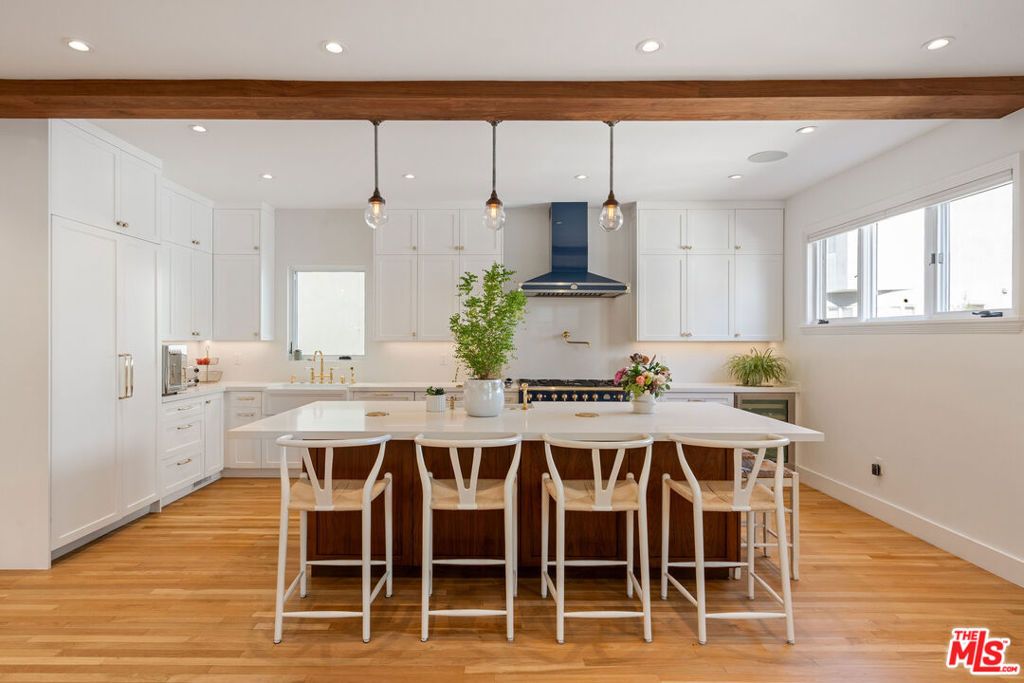 Photo of 128 Roma Court, Marina Del Rey, CA 90292 (MLS # 25585941)