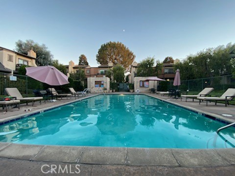 2 bed 3 bath condo in Van Nuys
Pool and jacuzzi
Attached garage
Balcony
2 floors
Patio
stove and microwave
WASHER DRYER HOOKUP
Water and trash included
