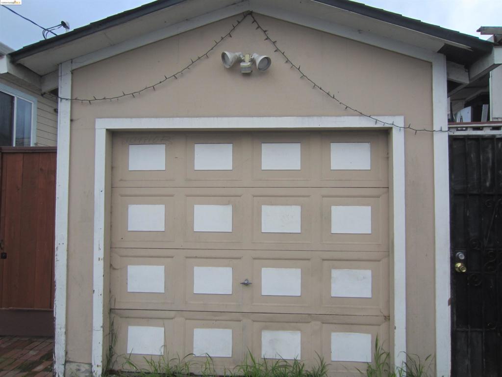 EAST OAKLAND - Residential