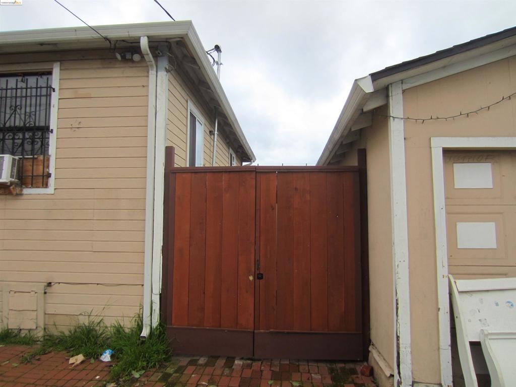 EAST OAKLAND - Residential