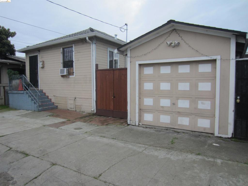 EAST OAKLAND - Residential