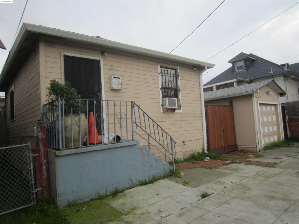 EAST OAKLAND - Residential
